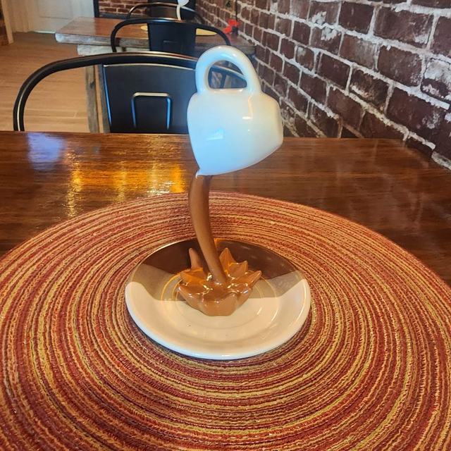 Floating-pour coffee art